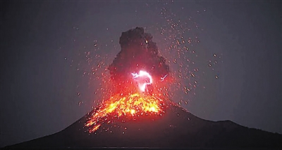 W020181105533698430725.jpg 火山閃電