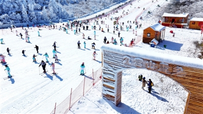 冰火兩重天 “冰雪+溫泉”點燃咸寧冬季