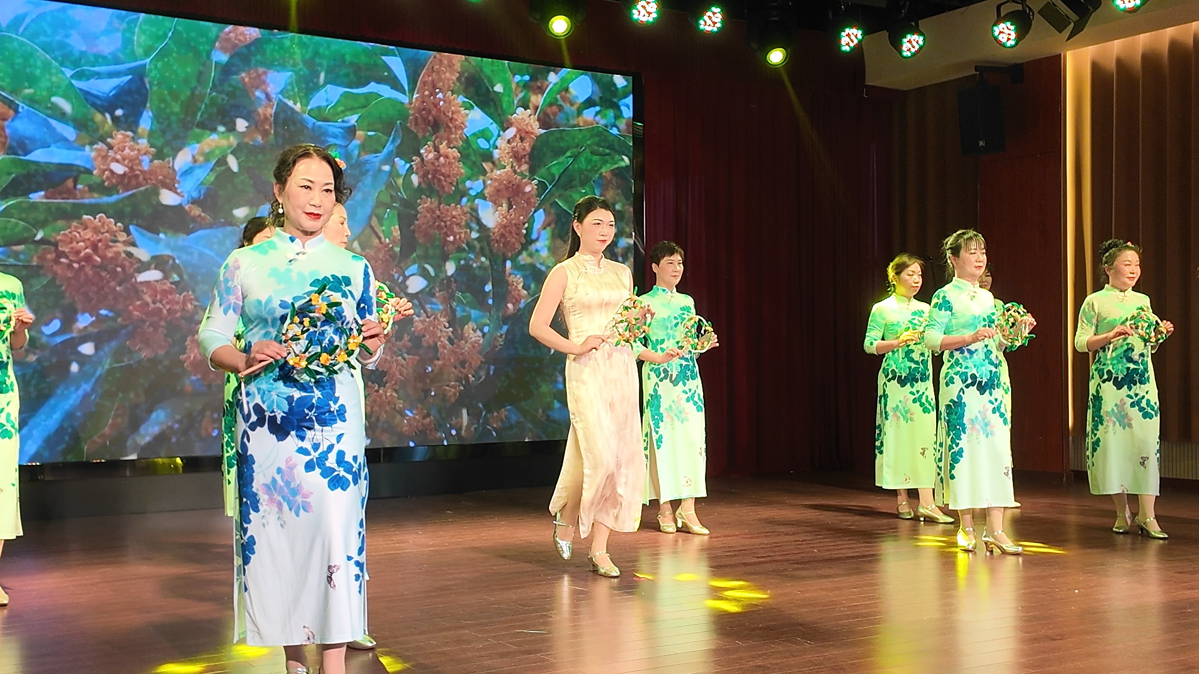 舞蹈《又見桂花黃》