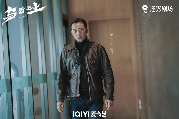 現(xiàn)實(shí)主義懸疑刑偵劇《烏云之上》熱播 孫儷羅晉攜手探案破局