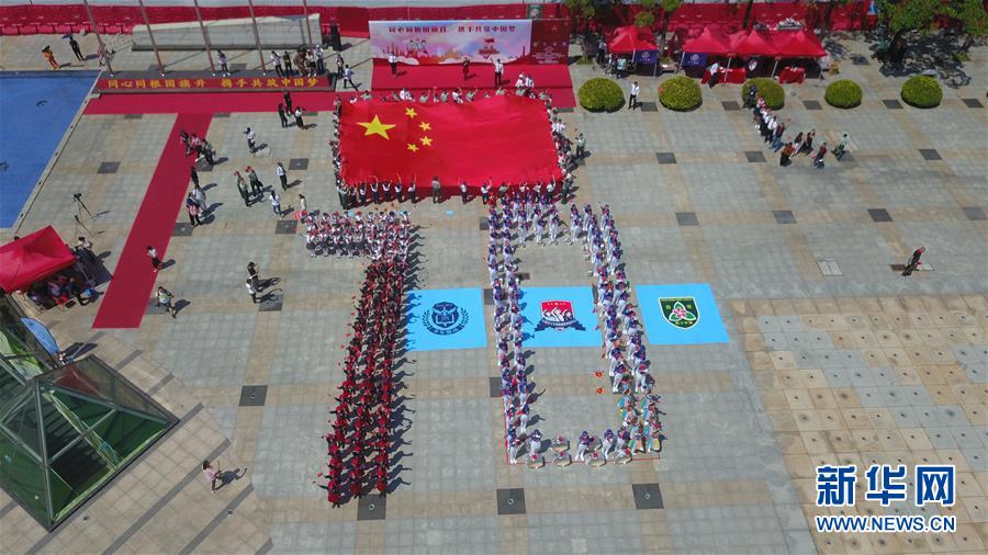 （圖文互動）（3）同心同根 深港青少年同升國旗